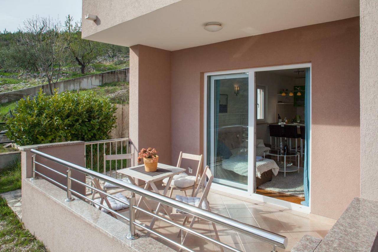 Relax Makarska Apartment Bagian luar foto
